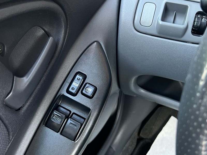 TOYOTA YARIS 1.3 86 Cv 5 PORTES / CLIMATISATION BLUETOOTH - GARANTIE 1 AN