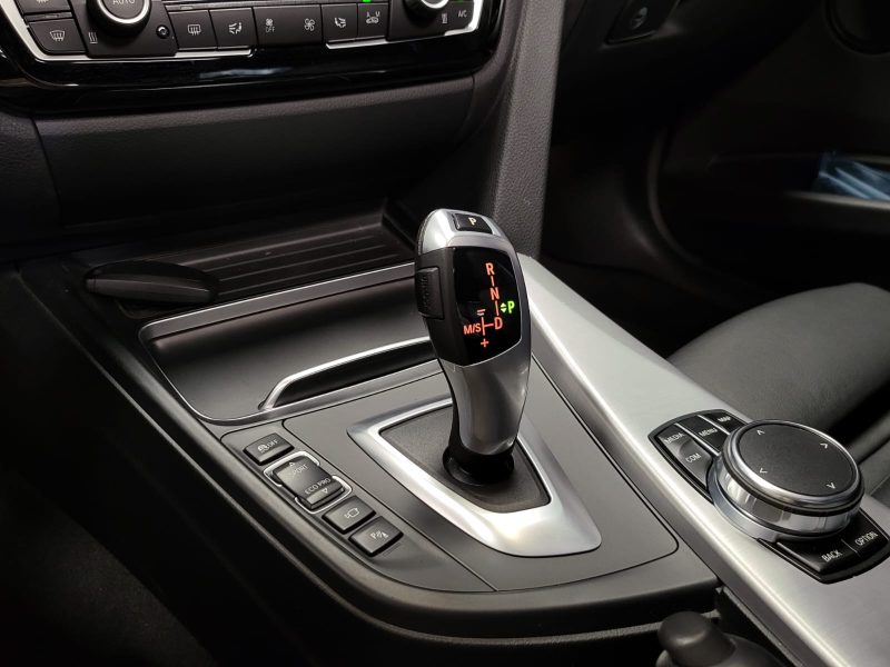 BMW SERIE 3 BERLINE (F30) 318 i  136cv PACK M SPORT ULTIMATE TOIT OUVRANT / TETE HAUTE / CUIR / VIRT