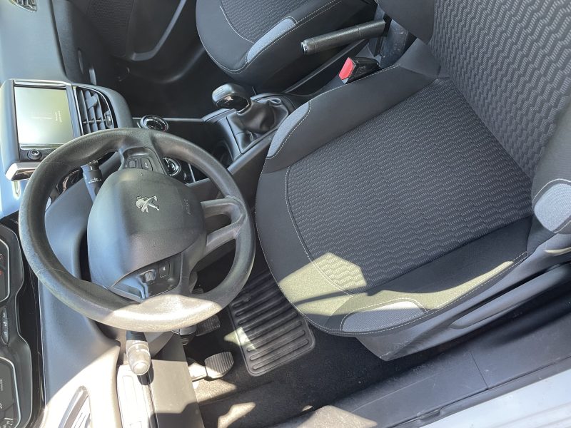 PEUGEOT 208 I 2015