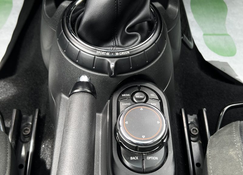 MINI MINI III F56 COOPER 1.5 136 Cv BOITE AUTOMATIQUE TOIT OUVRANT GRAND GPS CUIR - GARANTIE 1 AN