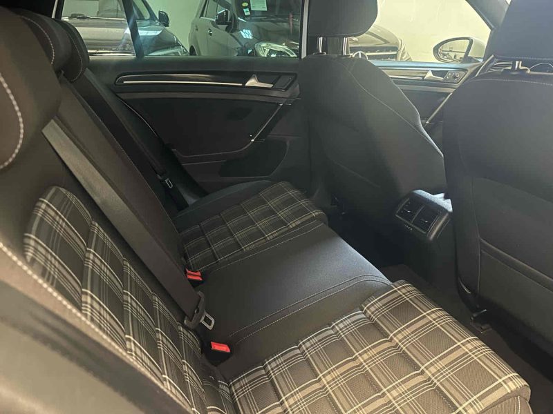 VOLKSWAGEN GOLF VII 2015