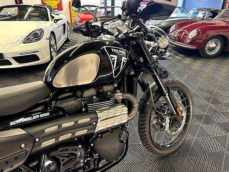 Triumph Scrambler 1200 BOND EDITION