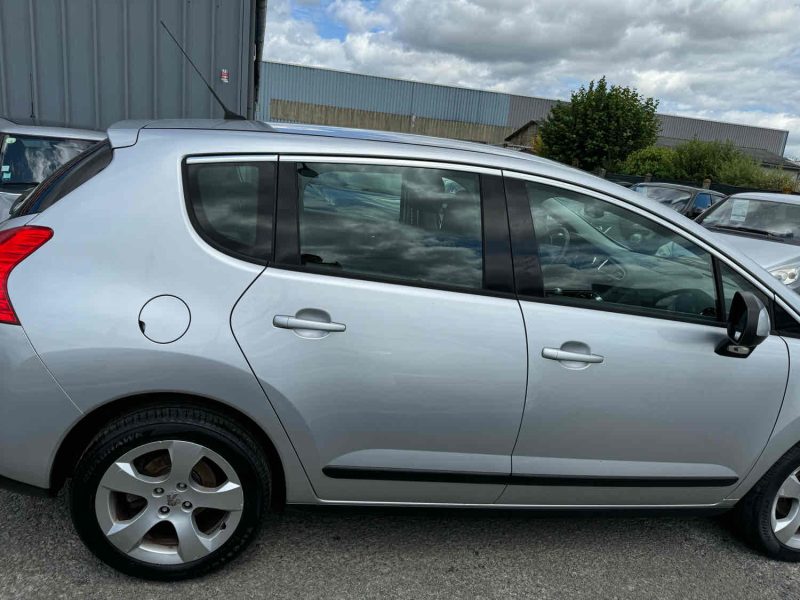 PEUGEOT 3008 1.6 E-HDI 112  2012