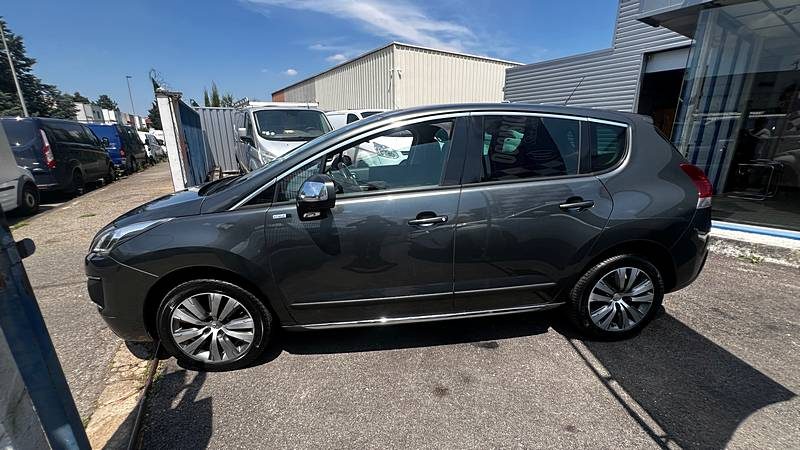 PEUGEOT 3008 Monospace 2015 1,6 Blue HDI Style