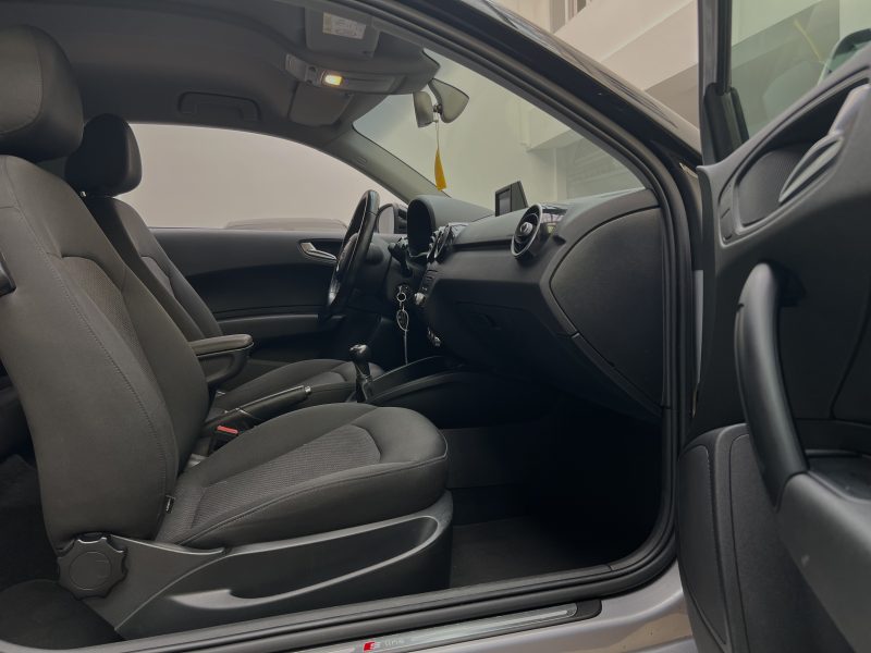 AUDI A1 1.6 TDI 90CH S-LINE