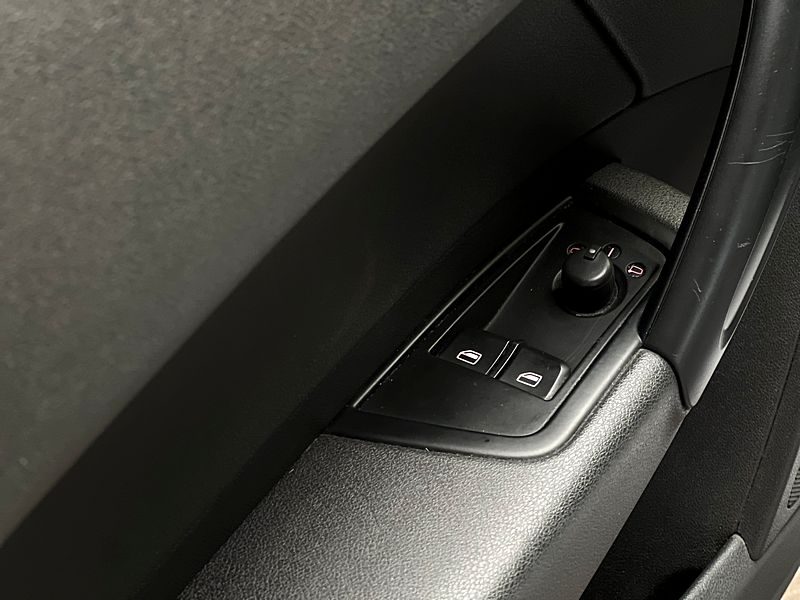 AUDI A1 1.6 TDI 90CH S-LINE