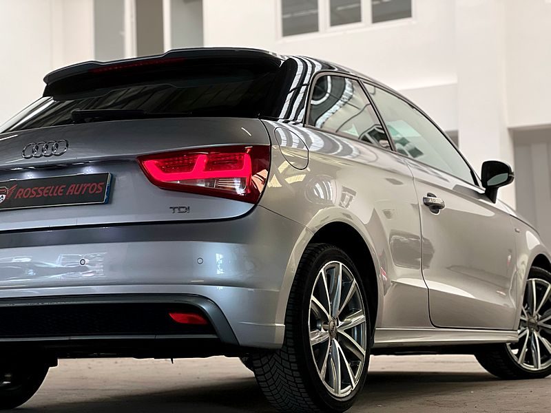 AUDI A1 1.6 TDI 90CH S-LINE