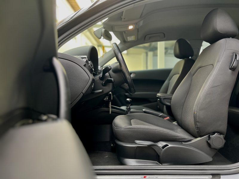 AUDI A1 1.6 TDI 90CH S-LINE