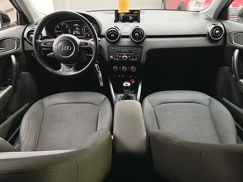 AUDI A1 1.6 TDI 90CH S-LINE