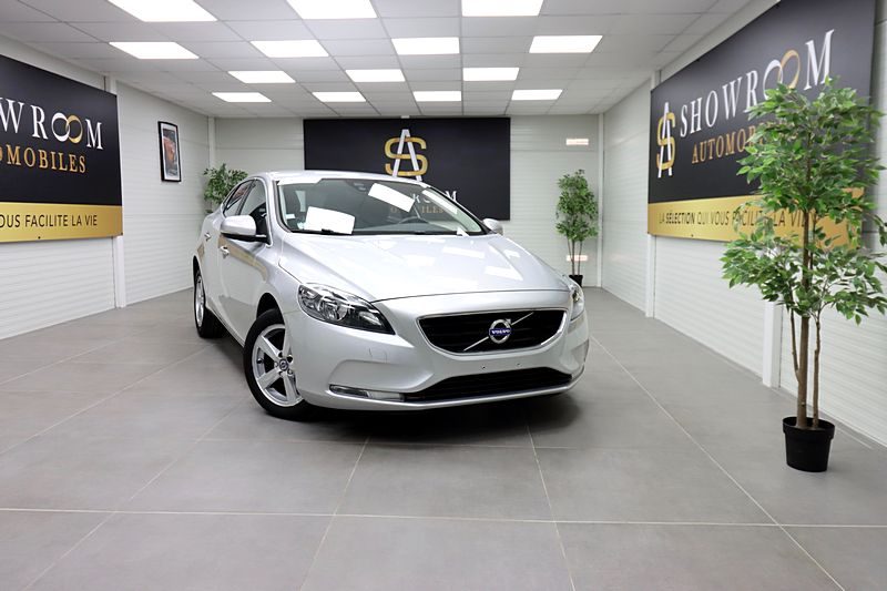 VOLVO V40 2015