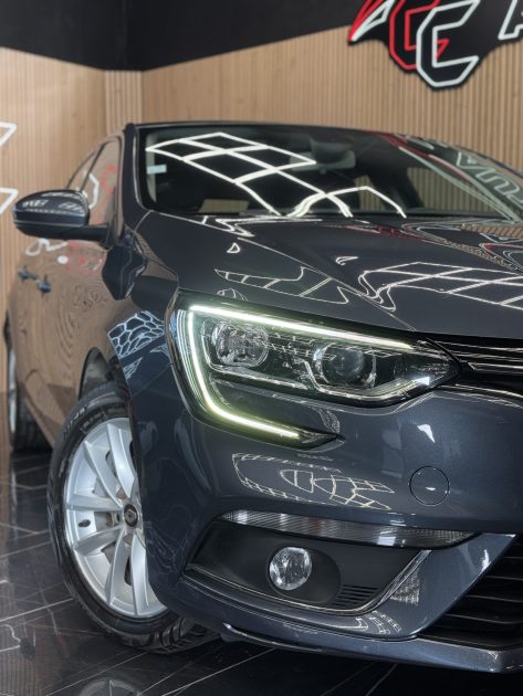 RENAULT MEGANE IV Berline cinq portes 2018