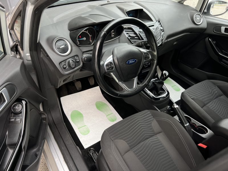 FORD FIESTA 5 V TITANIUM 1.6 TDCI 95 Cv BLUETOOTH REGULATEUR 5 PORTES CRIT AIR 2 - GARANTIE 1 AN