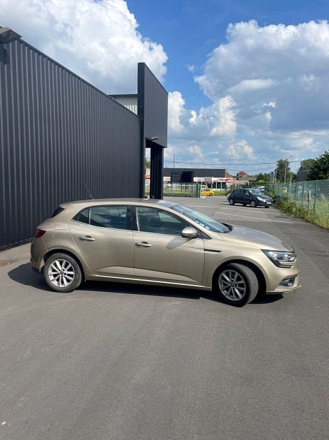 RENAULT MEGANE IV Berline bicorps trois ou cinq portes 2016
