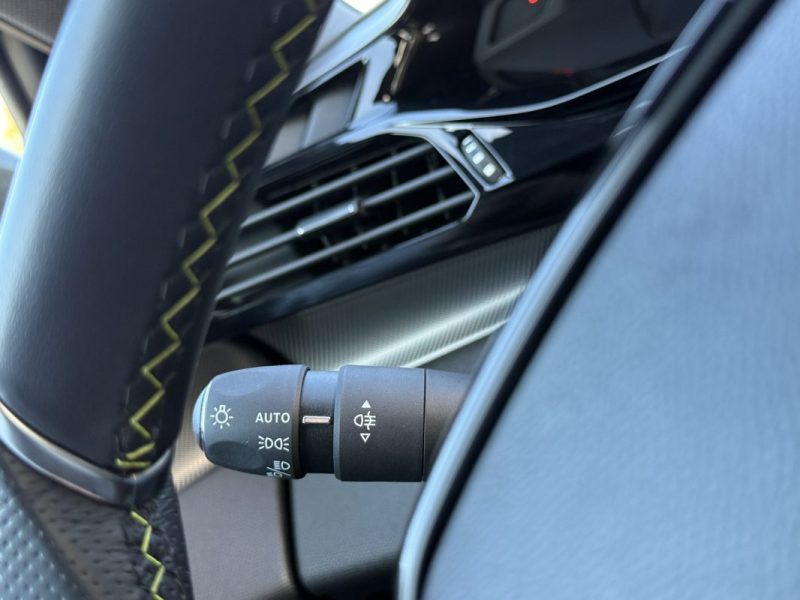 PEUGEOT 308 1.6 Hybride 225 GT PACK E-EAT8 Toit ouvrant / Carplay / Sièges chauffants
