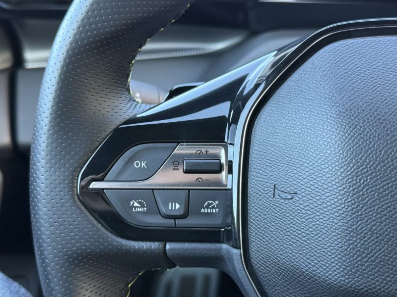 PEUGEOT 308 1.6 Hybride 225 GT PACK E-EAT8 Toit ouvrant / Carplay / Sièges chauffants