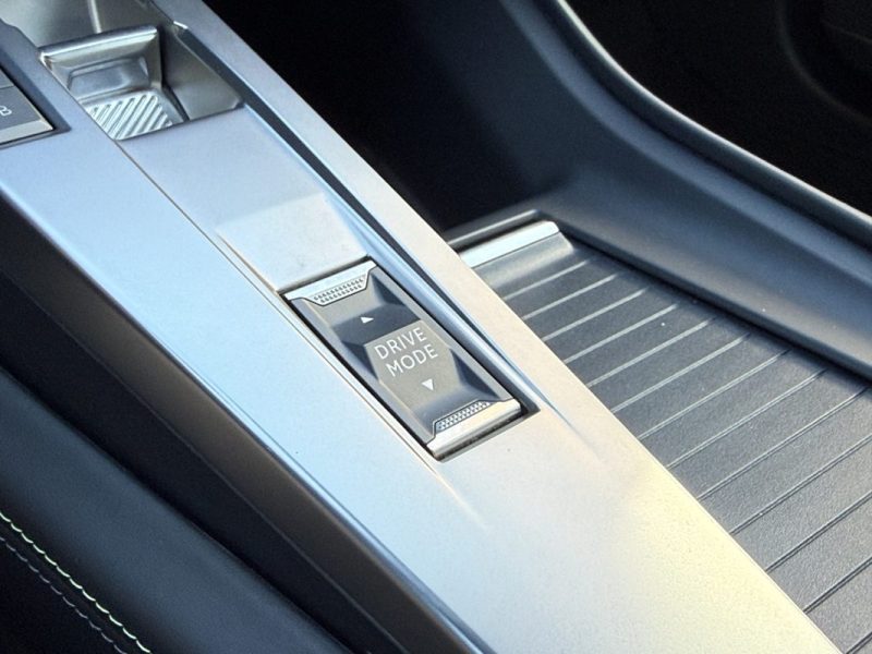 PEUGEOT 308 1.6 Hybride 225 GT PACK E-EAT8 Toit ouvrant / Carplay / Sièges chauffants