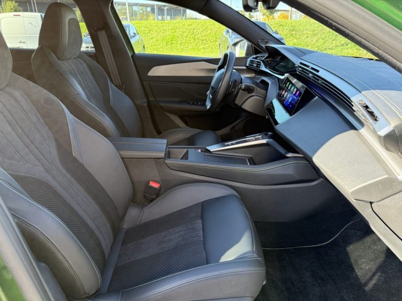 PEUGEOT 308 1.6 Hybride 225 GT PACK E-EAT8 Toit ouvrant / Carplay / Sièges chauffants