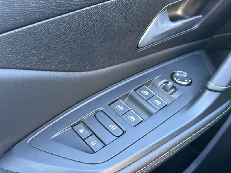 PEUGEOT 308 1.6 Hybride 225 GT PACK E-EAT8 Toit ouvrant / Carplay / Sièges chauffants