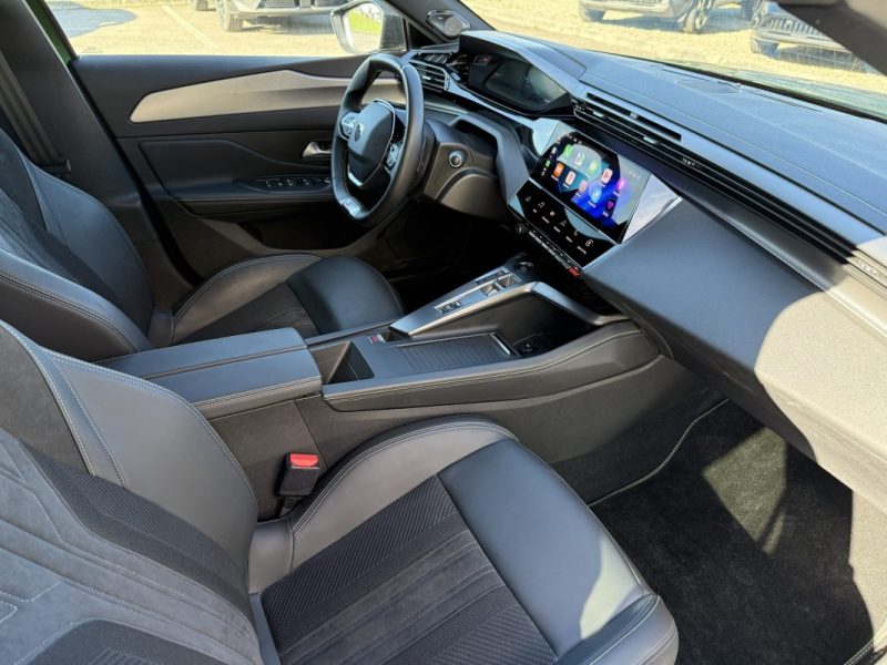 PEUGEOT 308 1.6 Hybride 225 GT PACK E-EAT8 Toit ouvrant / Carplay / Sièges chauffants