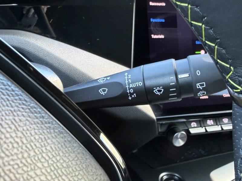 PEUGEOT 308 1.6 Hybride 225 GT PACK E-EAT8 Toit ouvrant / Carplay / Sièges chauffants