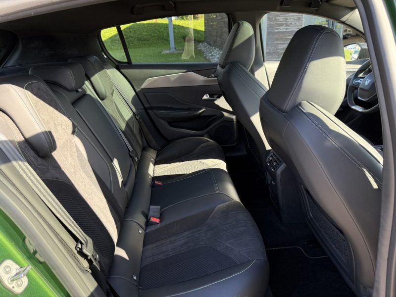 PEUGEOT 308 1.6 Hybride 225 GT PACK E-EAT8 Toit ouvrant / Carplay / Sièges chauffants