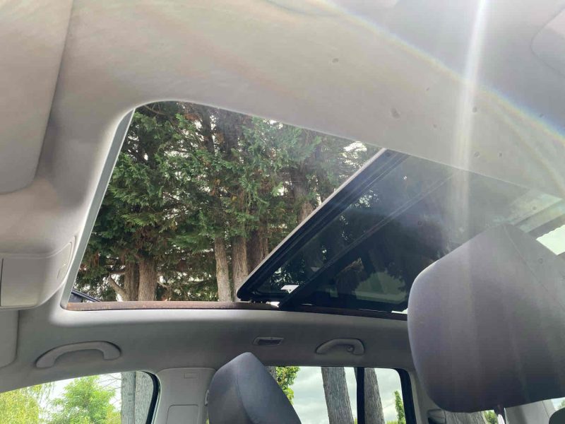 VOLKSWAGEN TOURAN 2.0 TDI 140 CV DSG 6 2011 SUIVI COMPLET