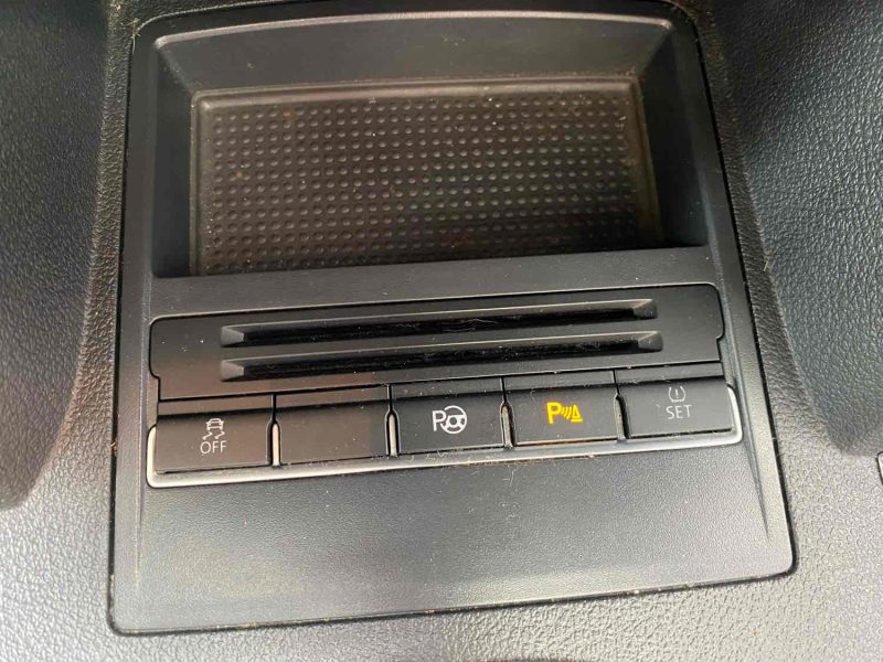 VOLKSWAGEN TOURAN 2.0 TDI 140 CV DSG 6 2011 SUIVI COMPLET