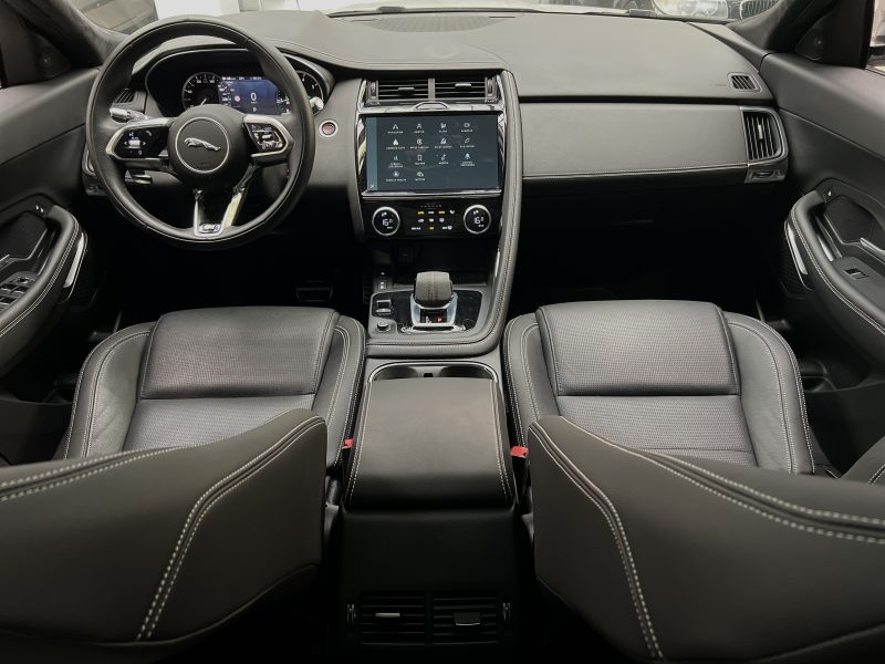 JAGUAR E-PACE A PARTIR DE 472 €/MOIS P160 R-DYNAMIC S