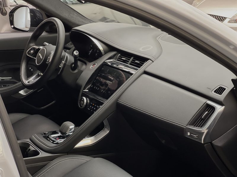 JAGUAR E-PACE A PARTIR DE 472 €/MOIS P160 R-DYNAMIC S