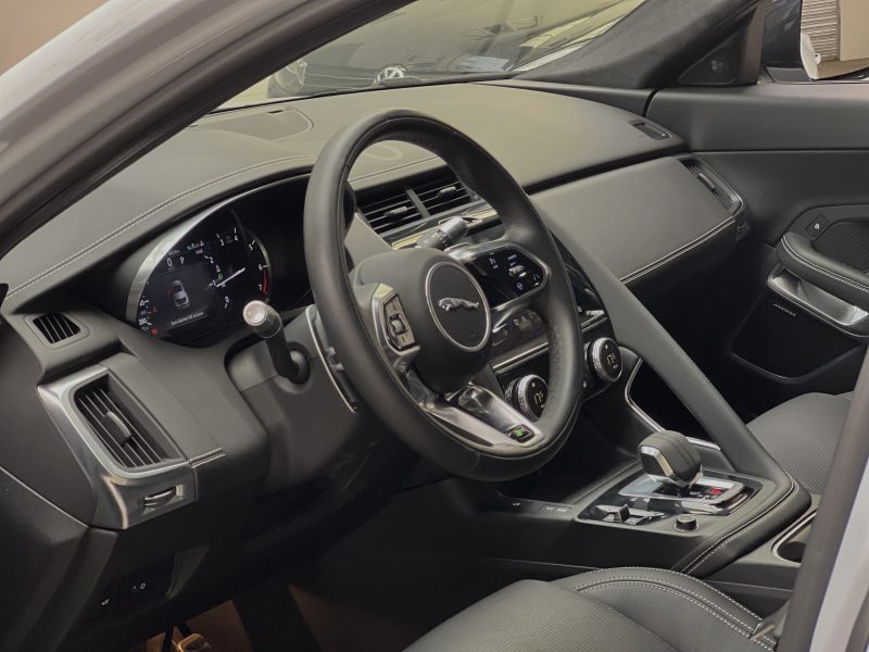 JAGUAR E-PACE A PARTIR DE 472 €/MOIS P160 R-DYNAMIC S
