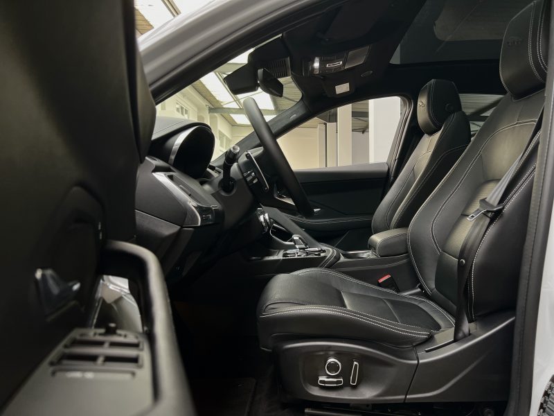 JAGUAR E-PACE A PARTIR DE 472 €/MOIS P160 R-DYNAMIC S