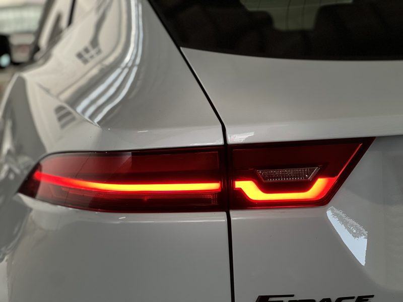 JAGUAR E-PACE A PARTIR DE 472 €/MOIS P160 R-DYNAMIC S