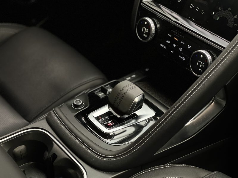 JAGUAR E-PACE A PARTIR DE 472 €/MOIS P160 R-DYNAMIC S