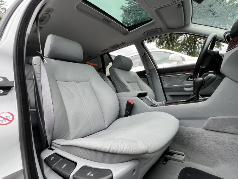 BMW SERIE 5 E39 TOURING 520i 2.2 6 CYLINDRES 170 LUXE / BOITE AUTO CUIR TOIT OUVRANT Garantie 1 an