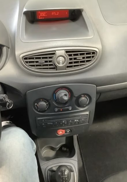 RENAULT CLIO 3 III PHASE 2 1.2 75 Cv 5 PORTES / CLIMATISATION BLUETOOTH CRIT AIR 1 - GARANTIE 1 AN