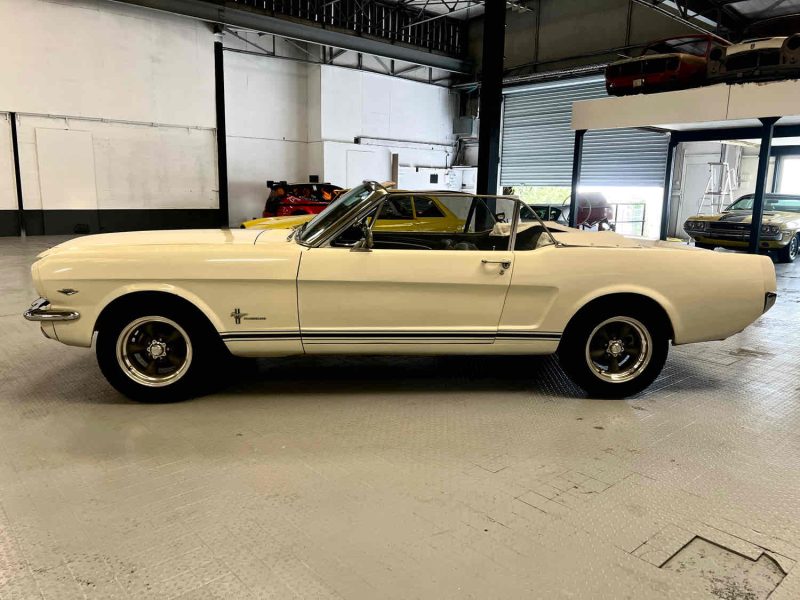 VENTE A PRO - Ford Mustang Cabriolet V8 | 1966 | Boîte 5 rapports Tremec | À restaurer 