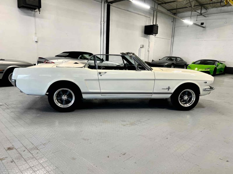 VENTE A PRO - Ford Mustang Cabriolet V8 | 1966 | Boîte 5 rapports Tremec | À restaurer 