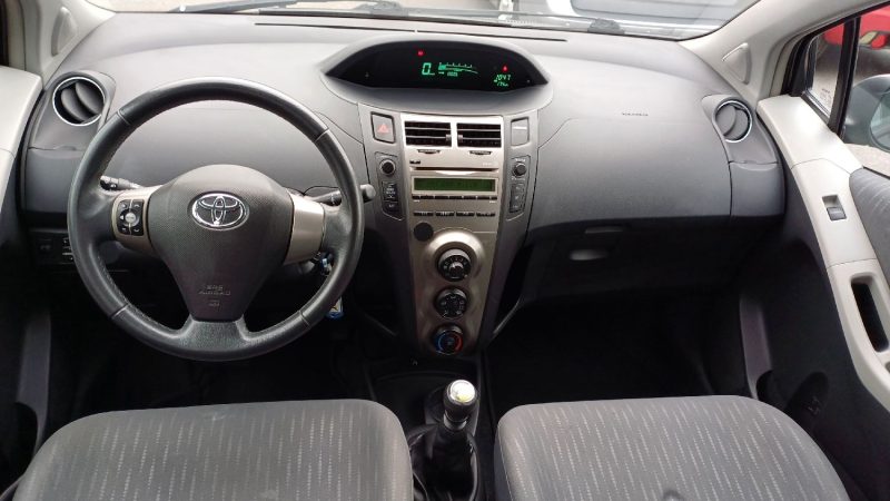 TOYOTA YARIS 2009
