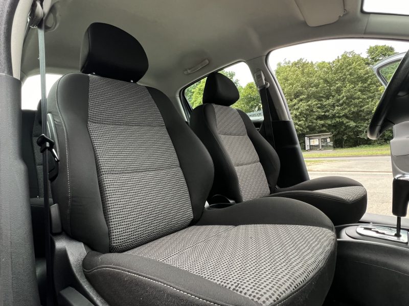 PEUGEOT 207 PHASE 2 1.6 VTI 120 BOITE AUTOMATIUE 1ERE MAIN / 5 PORTES CRIT AIR 1 - GARANTIE 1 AN