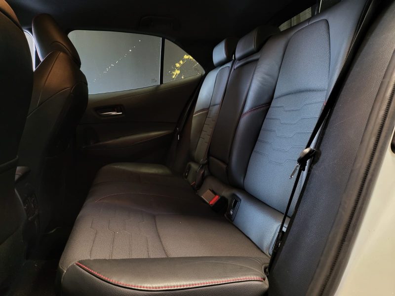 TOYOTA COROLLA 2.0 Hybrid 180cv COLLECTION / SUIVI COMPLET TOYOTA / AFFICHAGE TETE HAUTE / SIEGES CH