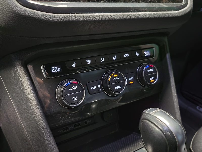 VOLKSWAGEN TIGUAN 1.4 TSI 150cv DSG7 R-LINE / TOIT OUVRANT / VIRTUAL COCKPIT / CARPLAY / KEYLESS / P