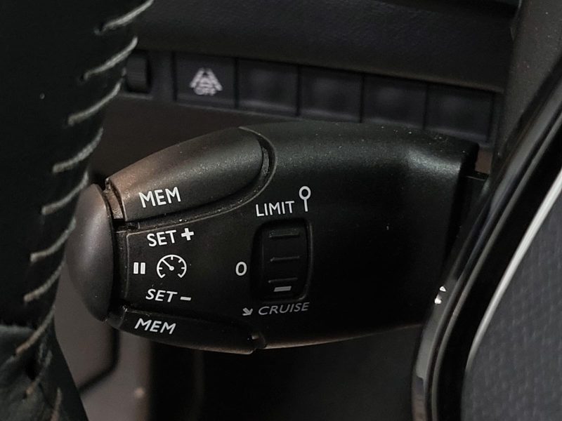 PEUGEOT 2008 II 1.2 100cv ALLURE