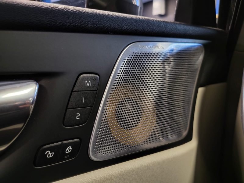 VOLVO XC60 D4 R DESIGN 190cv 2.0 TDI PACK LUXE /TOIT OUVRANT+SYSTEME AUDIO BOWERS & WILKINS/