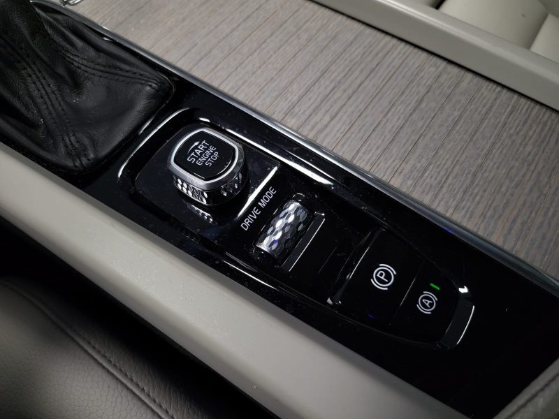 VOLVO XC60 D4 R DESIGN 190cv 2.0 TDI PACK LUXE /TOIT OUVRANT+SYSTEME AUDIO BOWERS & WILKINS/