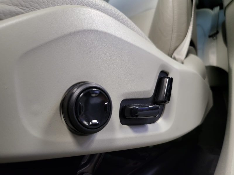 VOLVO XC60 D4 R DESIGN 190cv 2.0 TDI PACK LUXE /TOIT OUVRANT+SYSTEME AUDIO BOWERS & WILKINS/