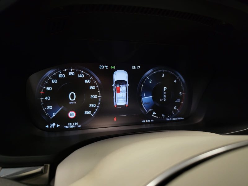 VOLVO XC60 D4 R DESIGN 190cv 2.0 TDI PACK LUXE /TOIT OUVRANT+SYSTEME AUDIO BOWERS & WILKINS/