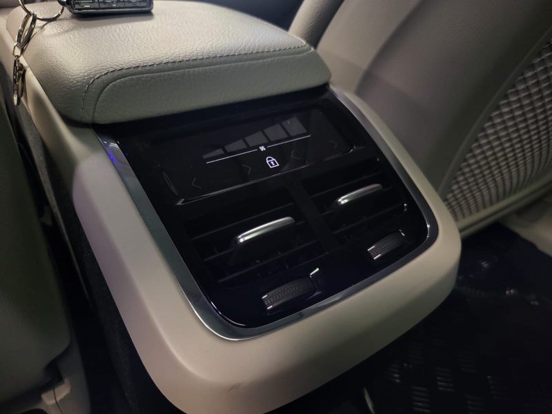 VOLVO XC60 D4 R DESIGN 190cv 2.0 TDI PACK LUXE /TOIT OUVRANT+SYSTEME AUDIO BOWERS & WILKINS/