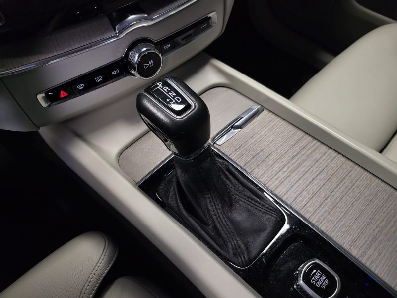 VOLVO XC60 D4 R DESIGN 190cv 2.0 TDI PACK LUXE /TOIT OUVRANT+SYSTEME AUDIO BOWERS & WILKINS/