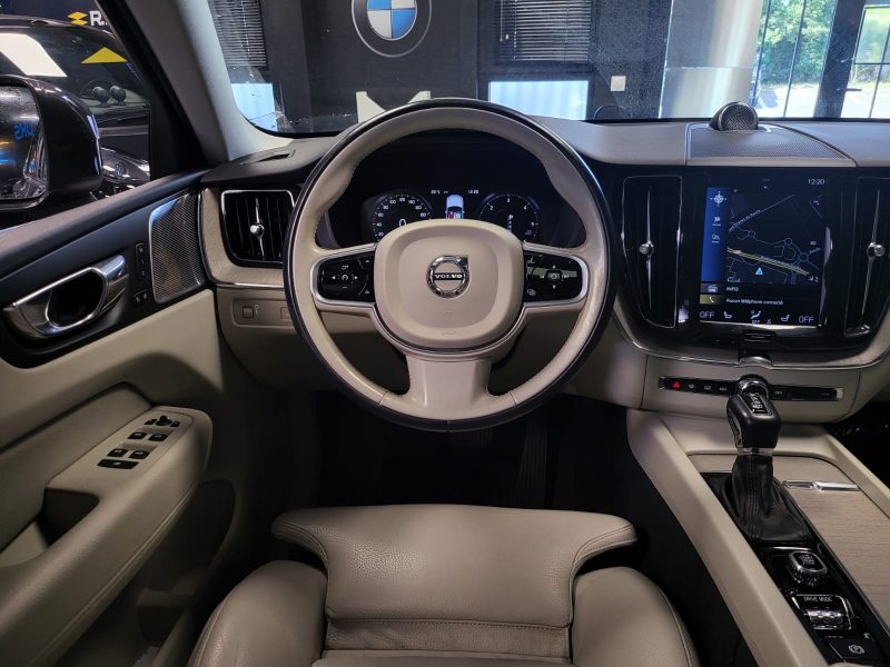 VOLVO XC60 D4 R DESIGN 190cv 2.0 TDI PACK LUXE /TOIT OUVRANT+SYSTEME AUDIO BOWERS & WILKINS/