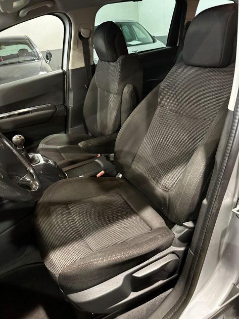 PEUGEOT 5008 1.6 HDi 110cv